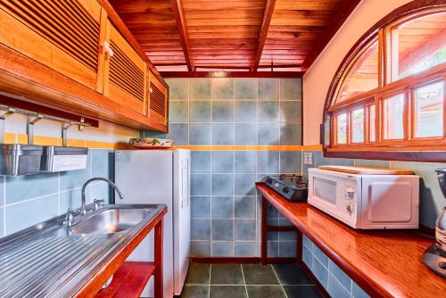 Kitchen, Hotel El Encanto in Cahuita Kitchen, Hotel El Encanto in Cahuita