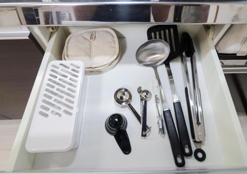 Kitchen, GLOCE 南伊豆アウトドアベースキャンプ(ゲストハウス) in Minamiizu Kitchen, GLOCE 南伊豆アウトドアベースキャンプ(ゲストハウス) in Minamiizu