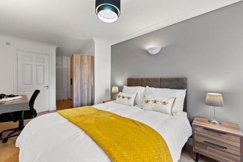 Boutique 2 Bed in Central Leeds - Parking