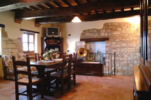 Agriturismo Casale delle Lucrezie in ซาน ดาเมียโน Agriturismo Casale delle Lucrezie in ซาน ดาเมียโน