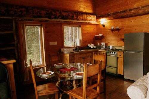 Rustic Dream Cabin at Beaverfoot in Parson (BC) Rustic Dream Cabin at Beaverfoot in Parson (BC)