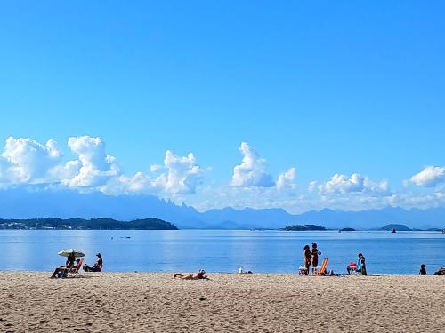 Quarto Privado Cama Casal e Individuais Apto in Ilha do Governador Quarto Privado Cama Casal e Individuais Apto in Ilha do Governador