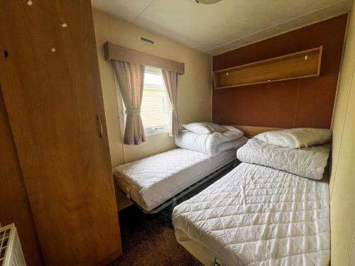 Dog Friendly Caravan Near To Heacham Beach, Ref 21011C