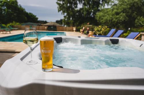 Pezsgőfürdő, Potton Hall in Dunwich Pezsgőfürdő, Potton Hall in Dunwich