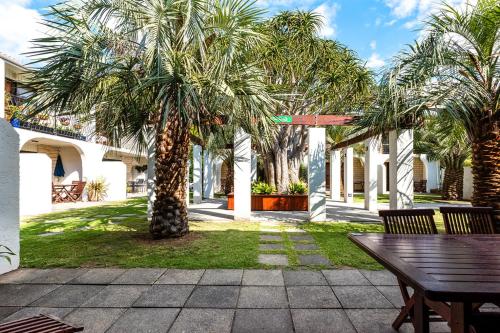 Onetangi Beach Apartments in Waiheke Island Onetangi Beach Apartments in Waiheke Island