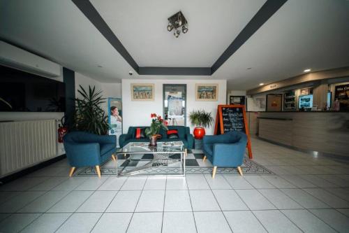 Vestíbulo, Brit Hotel La Bonne Etape in Evreux Vestíbulo, Brit Hotel La Bonne Etape in Evreux