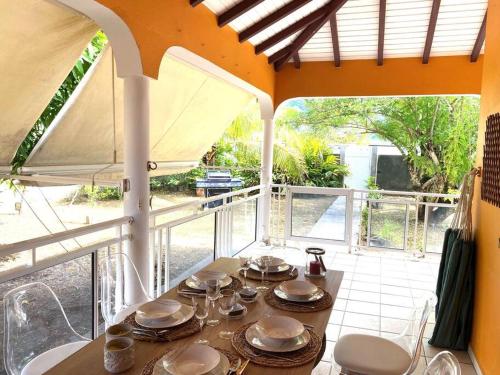 Villa Oriane Elegance Creole a 4 min du CHU et 10 min de l'Aeroport in Les Abymes Villa Oriane Elegance Creole a 4 min du CHU et 10 min de l'Aeroport in Les Abymes