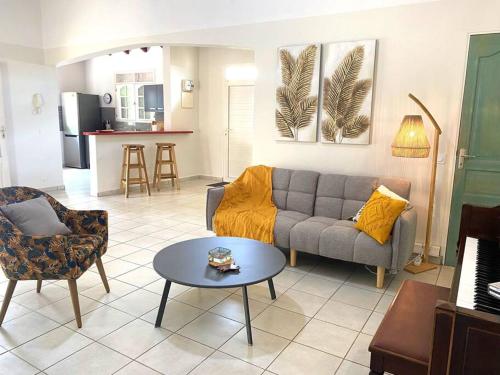 Villa Oriane Elegance Creole a 4 min du CHU et 10 min de l'Aeroport in Les Abymes Villa Oriane Elegance Creole a 4 min du CHU et 10 min de l'Aeroport in Les Abymes