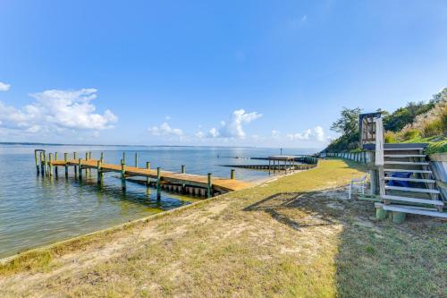 Pet-Friendly Gem with Private Dock in Deltaville! in 白石 (VA) Pet-Friendly Gem with Private Dock in Deltaville! in 白石 (VA)