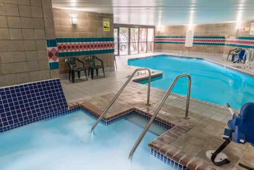 مسبح, Prime Rate Inn in Burnsville مسبح, Prime Rate Inn in Burnsville