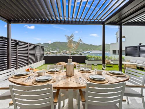 Balkon/teras, The Hills Residence in Simpson Bay Balkon/teras, The Hills Residence in Simpson Bay