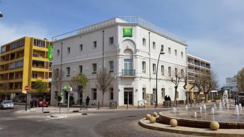 Entrada, Ibis Styles Hyères Rooftop & Spa in Hyeres City Center Entrada, Ibis Styles Hyères Rooftop & Spa in Hyeres City Center