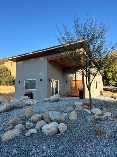 Exterior view, Muniz Village in Three Rivers (CA) Exterior view, Muniz Village in Three Rivers (CA)