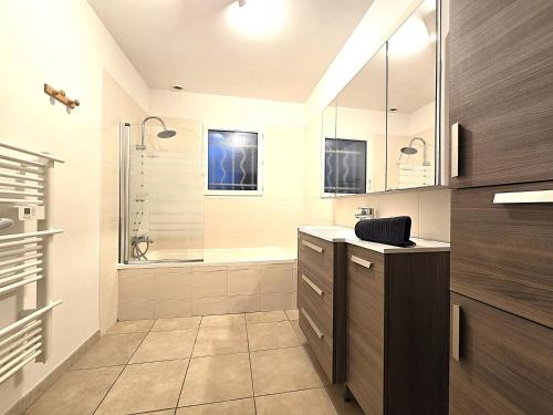 Facilities, Le Parc Jean Edouard - Spa avec jacuzzi prive - Superbe villa 4 chambres - 9 couchages - 6 lits - Po in Bressols Facilities, Le Parc Jean Edouard - Spa avec jacuzzi prive - Superbe villa 4 chambres - 9 couchages - 6 lits - Po in Bressols