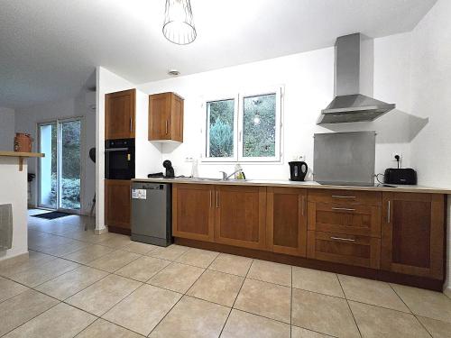 Facilities, Le Parc Jean Edouard - Spa avec jacuzzi prive - Superbe villa 4 chambres - 9 couchages - 6 lits - Po in Bressols Facilities, Le Parc Jean Edouard - Spa avec jacuzzi prive - Superbe villa 4 chambres - 9 couchages - 6 lits - Po in Bressols