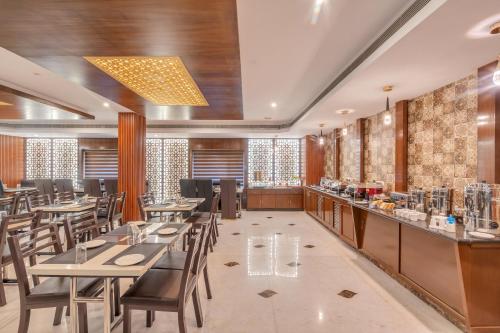 Restaurant, Park Avenue Hotel, Trichy in Tiruchirappalli Restaurant, Park Avenue Hotel, Trichy in Tiruchirappalli