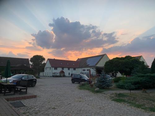 Ruhiges Wohlfühlzimmer auf dem Pferdehof Gut Greppin - mit Kochnische, WLAN & kostenlosem Parken (Ruhiges Wohlfuhlzimmer auf dem Pferdehof Gut Greppin - mit Kochnische, WLAN & kostenlosem Parken) in Bitterfeld-Wolfen Ruhiges Wohlfühlzimmer auf dem Pferdehof Gut Greppin - mit Kochnische, WLAN & kostenlosem Parken (Ruhiges Wohlfuhlzimmer auf dem Pferdehof Gut Greppin - mit Kochnische, WLAN & kostenlosem Parken) in Bitterfeld-Wolfen