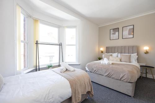 Modern Liverpool Retreat - 4BR Home Near City & Stadiums in Bootle Modern Liverpool Retreat - 4BR Home Near City & Stadiums in Bootle