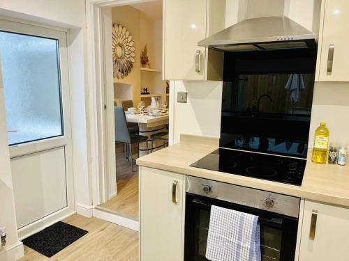 Spacious Home with On-Street Parking near Roath Park Spacious Home with On-Street Parking near Roath Park