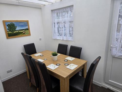 ChathamHouse Sleeps7 Tv Wifi FreeP in Chatham ChathamHouse Sleeps7 Tv Wifi FreeP in Chatham