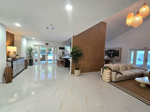 Sunset Retreat at Heart of Miami with pool in Sunset Sunset Retreat at Heart of Miami with pool in Sunset