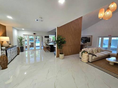 Sunset Retreat at Heart of Miami with pool in Sunset Sunset Retreat at Heart of Miami with pool in Sunset