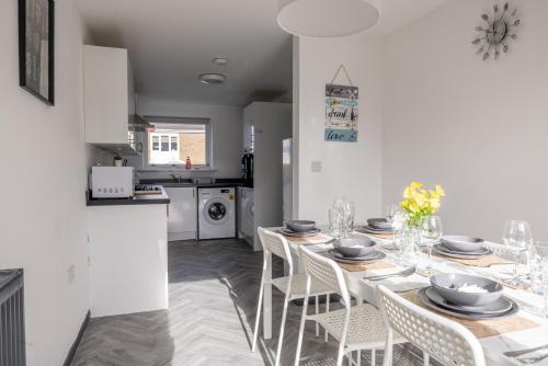 Facilities, Modern 3 Bed House-Free Parking in Cramlington Eastfield Facilities, Modern 3 Bed House-Free Parking in Cramlington Eastfield