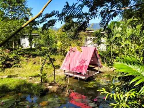 บ้านเล็กในป่าใหญ่โฮมสเตย์ กงหรา พัทลุง in Kong Ra บ้านเล็กในป่าใหญ่โฮมสเตย์ กงหรา พัทลุง in Kong Ra