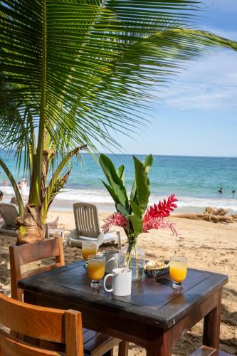 Facilities, Arrecife Punta Uva - Hospedaje, bar y restaurante - Frente al mar in Puerto Viejo de Talamanca Facilities, Arrecife Punta Uva - Hospedaje, bar y restaurante - Frente al mar in Puerto Viejo de Talamanca