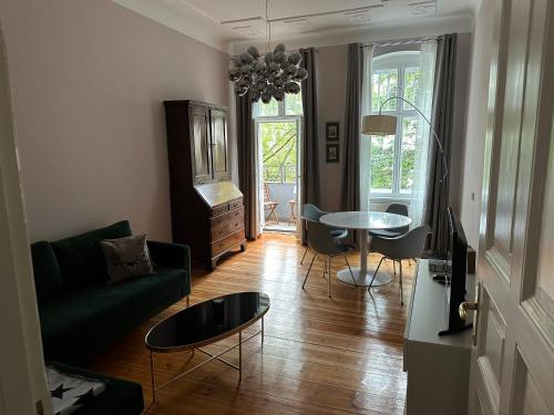 Frisch sanierte Altbauwohnung Helmholtzplatz