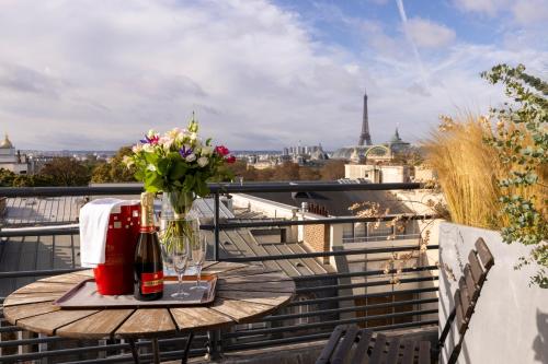 View, Hotel de Castiglione in 8th - Champs Elysees View, Hotel de Castiglione in 8th - Champs Elysees