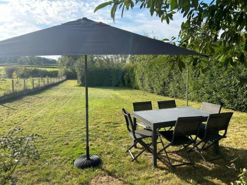 Jardín, L'Albatros, Villa de charme familiale classée 3 étoiles (L'Albatros, Villa de charme familiale classee 3 etoiles) in Paray-le-Monial Jardín, L'Albatros, Villa de charme familiale classée 3 étoiles (L'Albatros, Villa de charme familiale classee 3 etoiles) in Paray-le-Monial