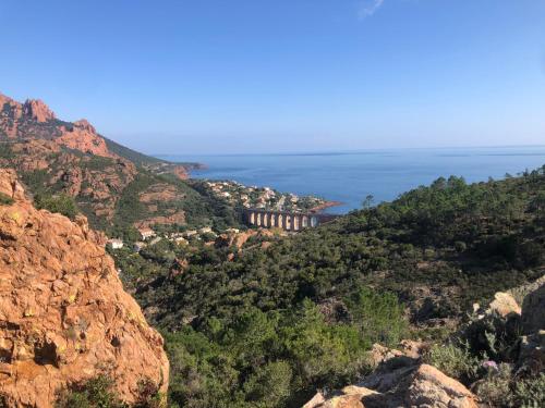 Charmant petit appartement vue mer et corniche Esterel in Antheor Charmant petit appartement vue mer et corniche Esterel in Antheor