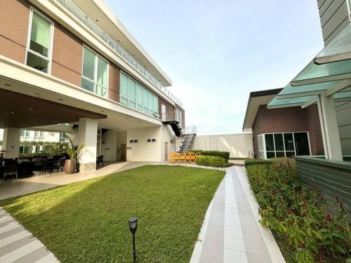 Garden, Heart of Davao City AbreezaPlace near Victoria Plaza Garden, Heart of Davao City AbreezaPlace near Victoria Plaza