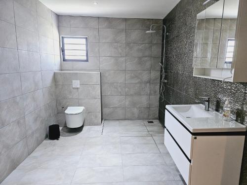 Baño, Trupiaal Apartment - Regal Rentals Curacao in Tera Kora Baño, Trupiaal Apartment - Regal Rentals Curacao in Tera Kora