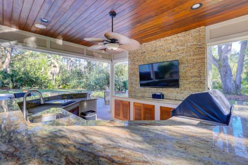 Outdoor Cabana - Firepit - Private Pool & Spa - Pet Friendly - 72 Baynard Cove Road in Harbour Town Outdoor Cabana - Firepit - Private Pool & Spa - Pet Friendly - 72 Baynard Cove Road in Harbour Town