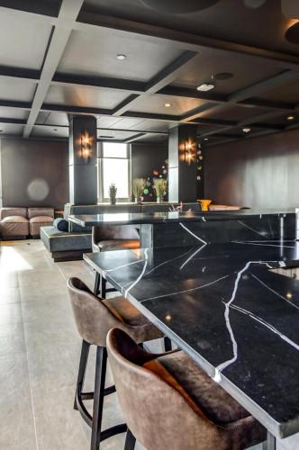 central located Modern west Midtown suite in English Avenue central located Modern west Midtown suite in English Avenue