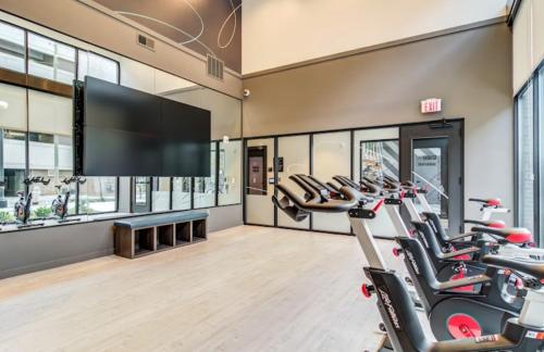 central located Modern west Midtown suite in English Avenue central located Modern west Midtown suite in English Avenue