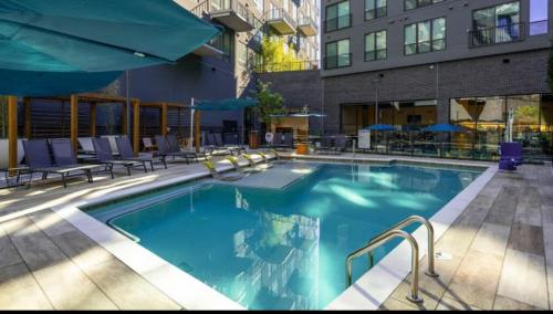 central located Modern west Midtown suite in English Avenue central located Modern west Midtown suite in English Avenue