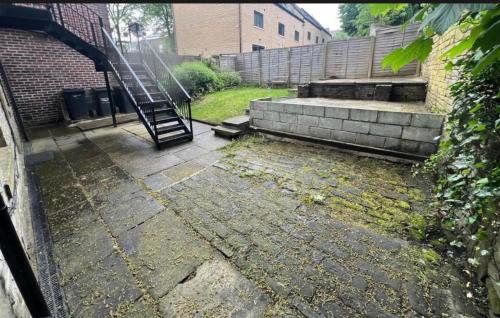 Kert, Cosy Penthouse suite happily sleeps up to five in Ovenden Kert, Cosy Penthouse suite happily sleeps up to five in Ovenden