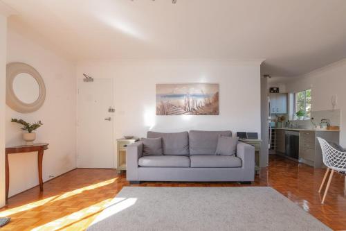 Beachside Clovelly Living w Parking 50m to Beach in Bronte Beachside Clovelly Living w Parking 50m to Beach in Bronte