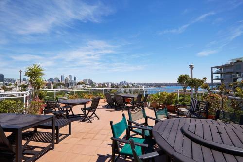 Elegant Studio with Rooftop Harbour Views in Darling Point Elegant Studio with Rooftop Harbour Views in Darling Point