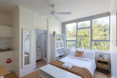 Elegant Studio with Rooftop Harbour Views in Darling Point Elegant Studio with Rooftop Harbour Views in Darling Point