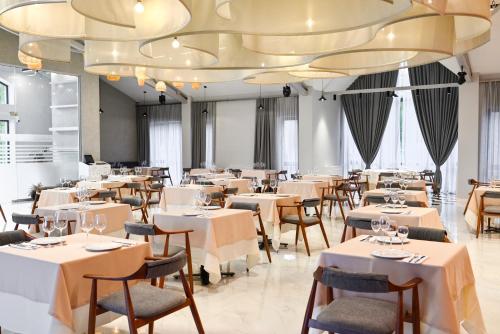 Banquet hall, Stonehenge Hotel & Restaurant in Tsaghkadzor Banquet hall, Stonehenge Hotel & Restaurant in Tsaghkadzor