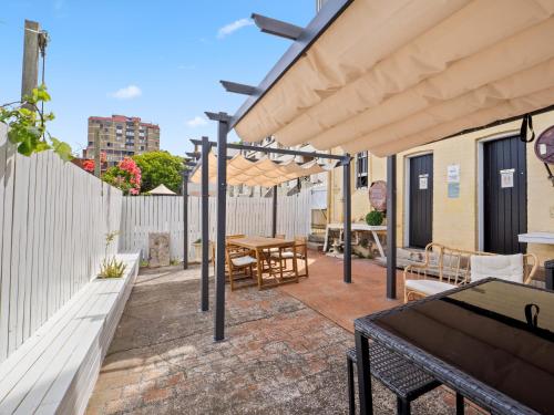Shared lounge/TV area, Azzurro Pod Hotel Potts Point in Sydney Shared lounge/TV area, Azzurro Pod Hotel Potts Point in Sydney