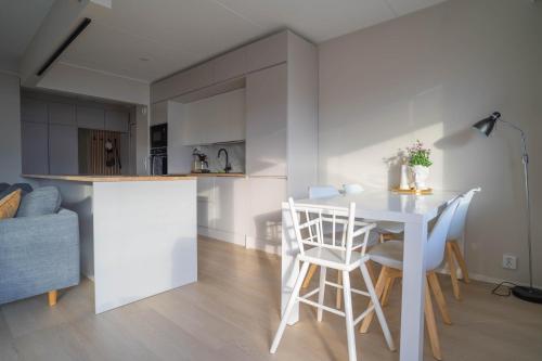 Kitchen, Moderni saunallinen asunto keskustassa ilmaisella parkkipaikalla in Jarvenpaa Kitchen, Moderni saunallinen asunto keskustassa ilmaisella parkkipaikalla in Jarvenpaa