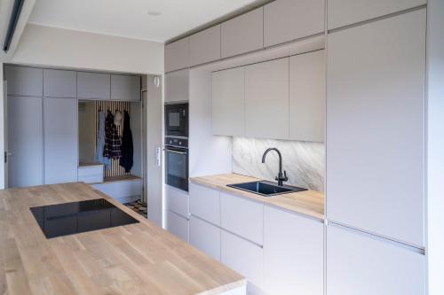 Kitchen, Moderni saunallinen asunto keskustassa ilmaisella parkkipaikalla in Jarvenpaa Kitchen, Moderni saunallinen asunto keskustassa ilmaisella parkkipaikalla in Jarvenpaa