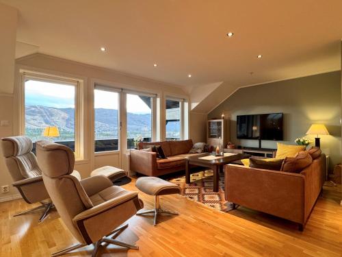 Shared lounge/TV area, Beautiful penthouse centrally located in Geilo, stunning views in Geilo City Center Shared lounge/TV area, Beautiful penthouse centrally located in Geilo, stunning views in Geilo City Center