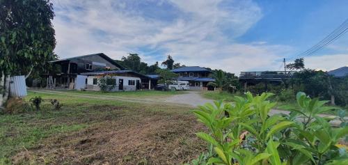 Exterior view, Sukau Village View Stay & Backpackers in Kota Kinabatangan Exterior view, Sukau Village View Stay & Backpackers in Kota Kinabatangan