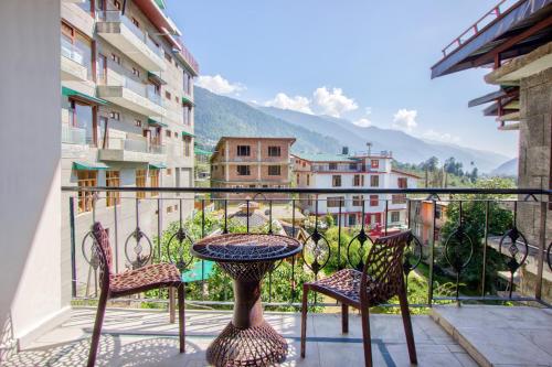 Balcony/terrace, white Mountain Hotels in Aleo Balcony/terrace, white Mountain Hotels in Aleo